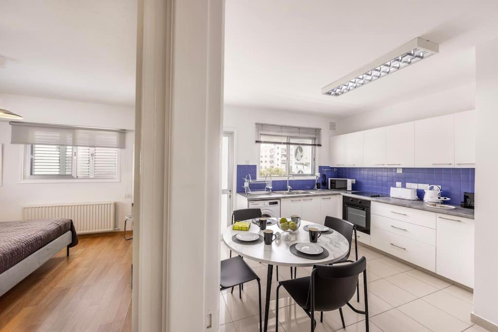 Luxurious Bright & Stylish 2Br With Office In Nicosia Apartment Exterior photo